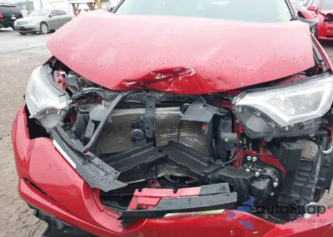 2016 Toyota Rav4 Xle z USA, uszkodzony, nr VIN 2T3WFREV4GW254740